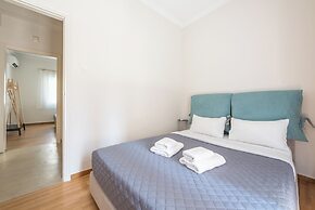 Stylish 2 Bd Urban Retreat Near Panormou