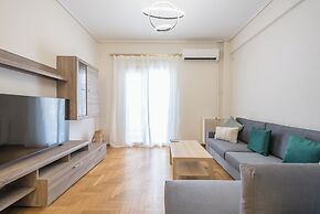 Stylish 2 Bd Urban Retreat Near Panormou