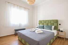 Stylish 2 Bd Urban Retreat Near Panormou