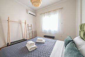 Stylish 2 Bd Urban Retreat Near Panormou