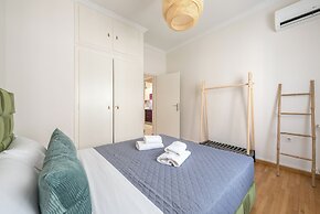 Stylish 2 Bd Urban Retreat Near Panormou