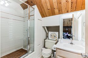 Warm And Cozy Mountain And Lake View Haven 2 Bedroom Cottage by RedAwn