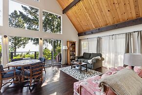 Warm And Cozy Mountain And Lake View Haven 2 Bedroom Cottage by RedAwn