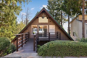 Warm And Cozy Mountain And Lake View Haven 2 Bedroom Cottage by RedAwn