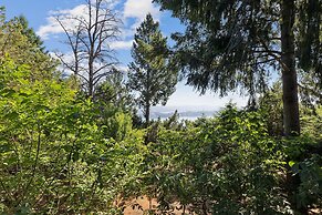 Warm And Cozy Mountain And Lake View Haven 2 Bedroom Cottage by RedAwn