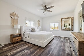 4 BR/Pool/Spa/Pickleball/Near JT Natl Park/Piano /Guitar by RedAwning