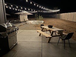 4 BR/Pool/Spa/Pickleball/Near JT Natl Park/Piano /Guitar by RedAwning