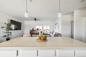 4 BR/Pool/Spa/Pickleball/Near JT Natl Park/Piano /Guitar by RedAwning