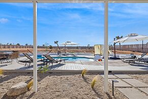 4 BR/Pool/Spa/Pickleball/Near JT Natl Park/Piano /Guitar by RedAwning