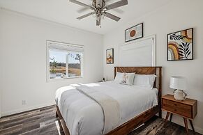 4 BR/Pool/Spa/Pickleball/Near JT Natl Park/Piano /Guitar by RedAwning