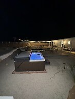 4 BR/Pool/Spa/Pickleball/Near JT Natl Park/Piano /Guitar by RedAwning