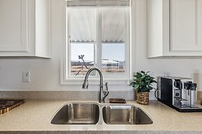 4 BR/Pool/Spa/Pickleball/Near JT Natl Park/Piano /Guitar by RedAwning