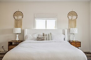 4 BR/Pool/Spa/Pickleball/Near JT Natl Park/Piano /Guitar by RedAwning