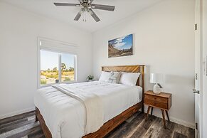 4 BR/Pool/Spa/Pickleball/Near JT Natl Park/Piano /Guitar by RedAwning