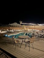 4 BR/Pool/Spa/Pickleball/Near JT Natl Park/Piano /Guitar by RedAwning