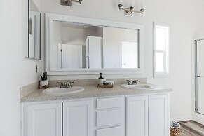 4 BR/Pool/Spa/Pickleball/Near JT Natl Park/Piano /Guitar by RedAwning