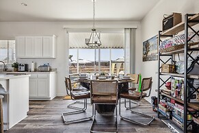 4 BR/Pool/Spa/Pickleball/Near JT Natl Park/Piano /Guitar by RedAwning