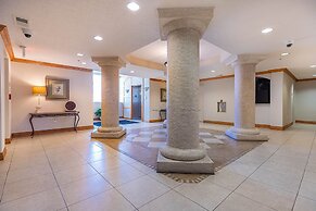 Colonnades 1403 4 Bedroom Condo by RedAwning