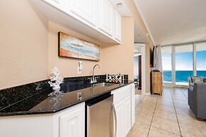 Colonnades 1403 4 Bedroom Condo by RedAwning