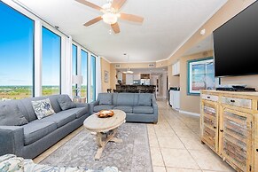 Colonnades 1403 4 Bedroom Condo by RedAwning