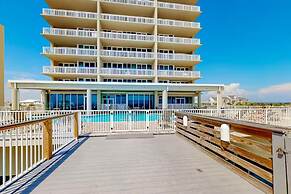 Colonnades 1403 4 Bedroom Condo by RedAwning