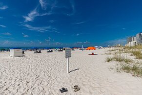 Colonnades 1403 4 Bedroom Condo by RedAwning