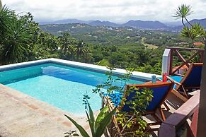 Bella Vista 3 Bedroom Home by RedAwning