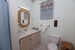 Bella Vista 3 Bedroom Home by RedAwning