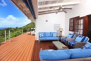 Bella Vista 3 Bedroom Home by RedAwning