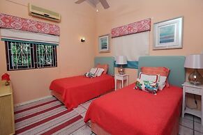 Bella Vista 3 Bedroom Home by RedAwning