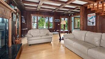 Camp Roosevelt 5 Bedroom Cottage by RedAwning