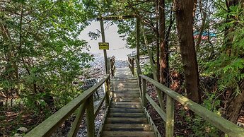 Camp Roosevelt 5 Bedroom Cottage by RedAwning