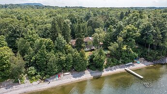 Camp Roosevelt 5 Bedroom Cottage by RedAwning