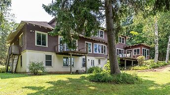 Camp Roosevelt 5 Bedroom Cottage by RedAwning