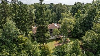 Camp Roosevelt 5 Bedroom Cottage by RedAwning