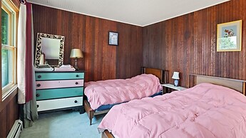 Camp Roosevelt 5 Bedroom Cottage by RedAwning