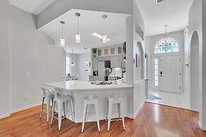 Minniehaha Castle Retreat 4 Bedroom Home by RedAwning