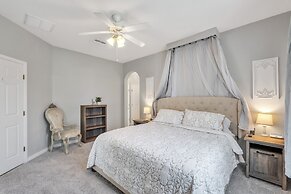 Minniehaha Castle Retreat 4 Bedroom Home by RedAwning