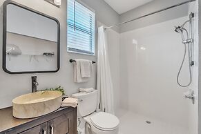 Minniehaha Castle Retreat 4 Bedroom Home by RedAwning