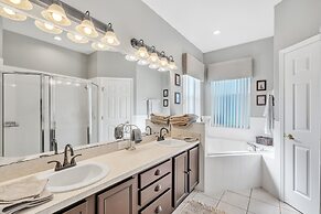 Minniehaha Castle Retreat 4 Bedroom Home by RedAwning