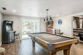 The Valley View: Pine Mountain Lake Cabin 4 Bedroom Home by RedAwning