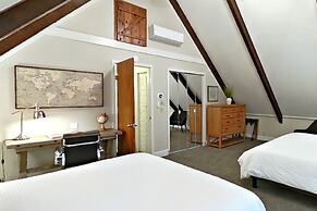 The Valley View: Pine Mountain Lake Cabin 4 Bedroom Home by RedAwning