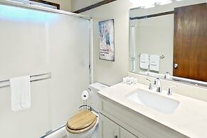 The Valley View: Pine Mountain Lake Cabin 4 Bedroom Home by RedAwning