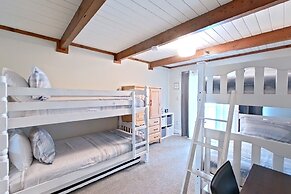 The Valley View: Pine Mountain Lake Cabin 4 Bedroom Home by RedAwning