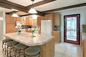 The Valley View: Pine Mountain Lake Cabin 4 Bedroom Home by RedAwning