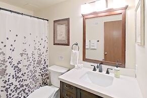 The Valley View: Pine Mountain Lake Cabin 4 Bedroom Home by RedAwning