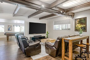 The Valley View: Pine Mountain Lake Cabin 4 Bedroom Home by RedAwning