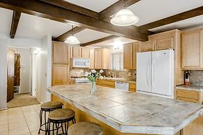 The Valley View: Pine Mountain Lake Cabin 4 Bedroom Home by RedAwning