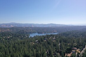 The Valley View: Pine Mountain Lake Cabin 4 Bedroom Home by RedAwning