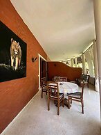 Lux Suites Tembo Court Apartments